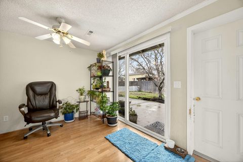 Tiny photo for 470 De Barr Avenue, Medford, OR 97501 (MLS # 220215686)