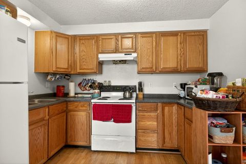 Tiny photo for 470 De Barr Avenue, Medford, OR 97501 (MLS # 220215686)