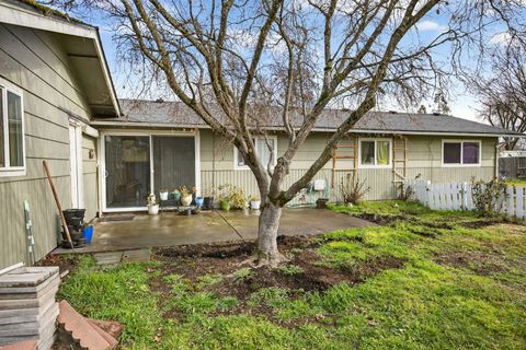 Tiny photo for 470 De Barr Avenue, Medford, OR 97501 (MLS # 220215686)