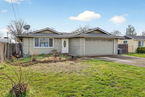Photo of 470 De Barr Avenue, Medford, OR 97501 (MLS # 220215686)