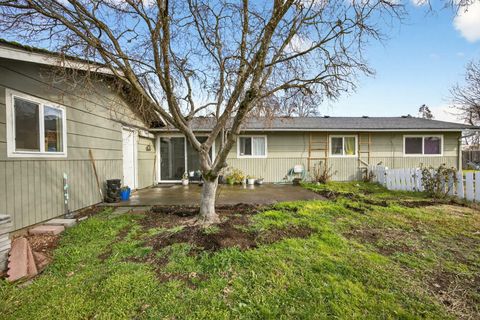 Tiny photo for 470 De Barr Avenue, Medford, OR 97501 (MLS # 220215686)