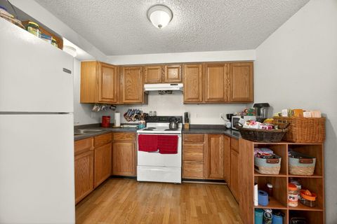 Tiny photo for 470 De Barr Avenue, Medford, OR 97501 (MLS # 220215686)