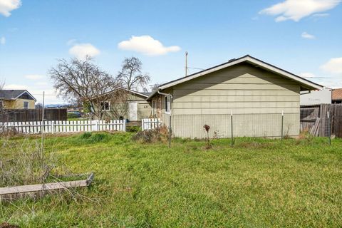 Tiny photo for 470 De Barr Avenue, Medford, OR 97501 (MLS # 220215686)