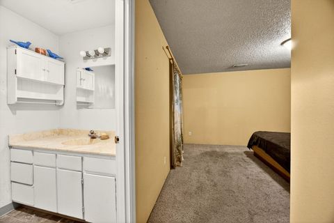 Tiny photo for 470 De Barr Avenue, Medford, OR 97501 (MLS # 220215686)