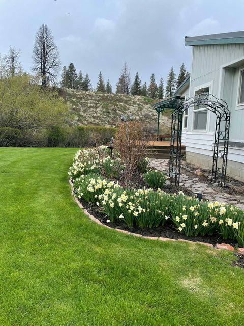 Tiny photo for 32928 Rivers Drive, Chiloquin, OR 97624 (MLS # 220215177)