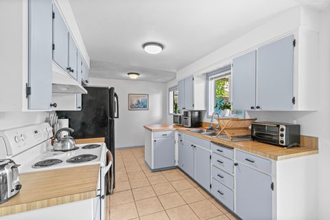 Tiny photo for 3026 Avenue G, White City, OR 97503 (MLS # 220220168)