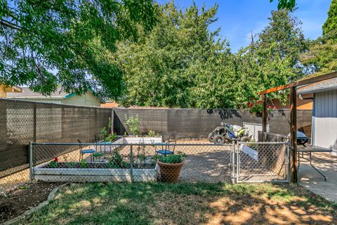 Tiny photo for 3026 Avenue G, White City, OR 97503 (MLS # 220220168)
