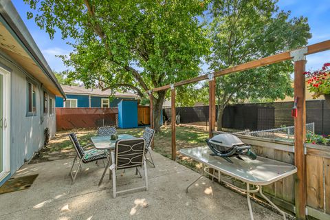 Tiny photo for 3026 Avenue G, White City, OR 97503 (MLS # 220220168)
