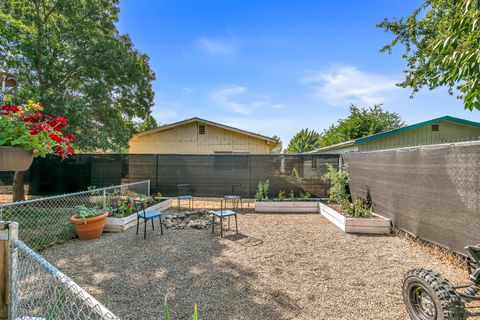 Tiny photo for 3026 Avenue G, White City, OR 97503 (MLS # 220220168)
