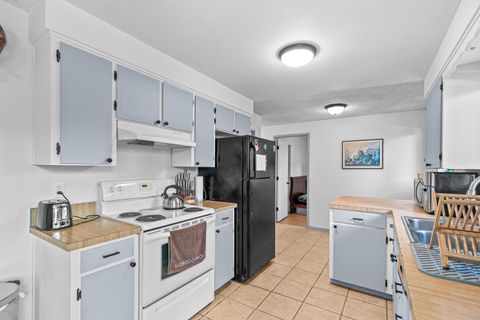 Tiny photo for 3026 Avenue G, White City, OR 97503 (MLS # 220220168)
