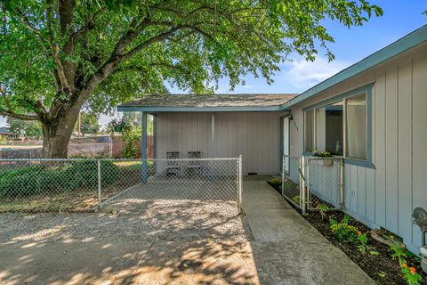 Tiny photo for 3026 Avenue G, White City, OR 97503 (MLS # 220220168)