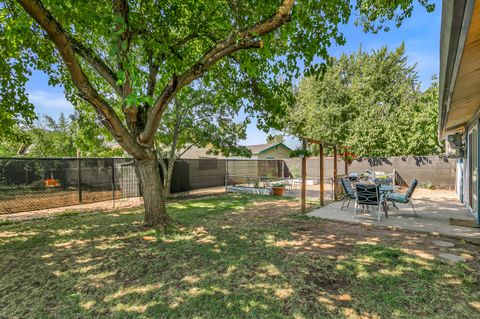 Tiny photo for 3026 Avenue G, White City, OR 97503 (MLS # 220220168)