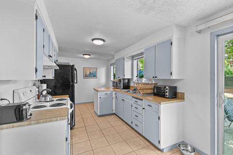 Tiny photo for 3026 Avenue G, White City, OR 97503 (MLS # 220220168)