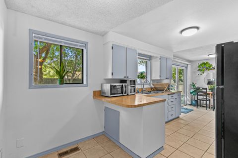 Tiny photo for 3026 Avenue G, White City, OR 97503 (MLS # 220220168)