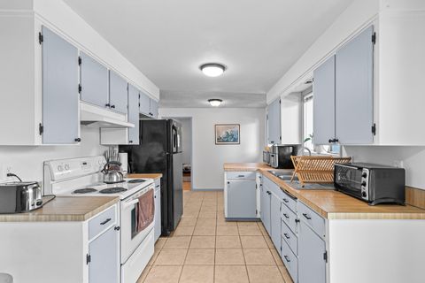 Tiny photo for 3026 Avenue G, White City, OR 97503 (MLS # 220220168)
