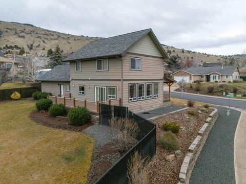 Tiny photo for 540 Crestdale Way, Klamath Falls, OR 97603 (MLS # 220213744)