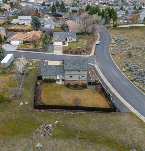 Tiny photo for 540 Crestdale Way, Klamath Falls, OR 97603 (MLS # 220213744)