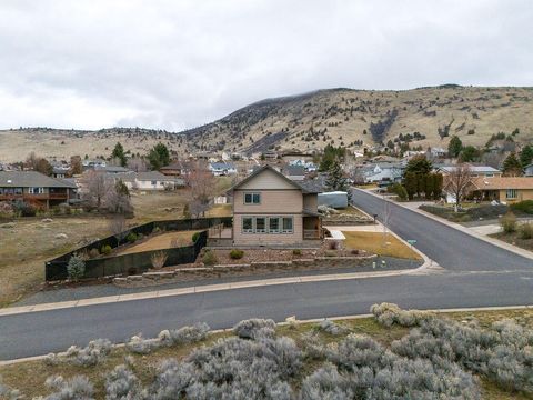 Tiny photo for 540 Crestdale Way, Klamath Falls, OR 97603 (MLS # 220213744)