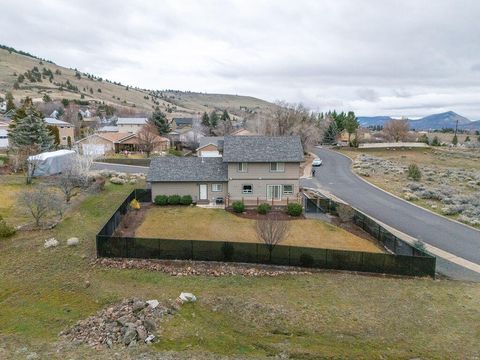 Tiny photo for 540 Crestdale Way, Klamath Falls, OR 97603 (MLS # 220213744)