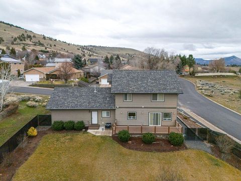 Tiny photo for 540 Crestdale Way, Klamath Falls, OR 97603 (MLS # 220213744)