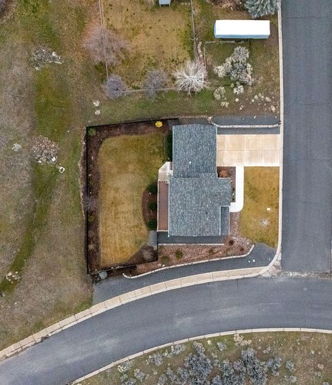 Tiny photo for 540 Crestdale Way, Klamath Falls, OR 97603 (MLS # 220213744)