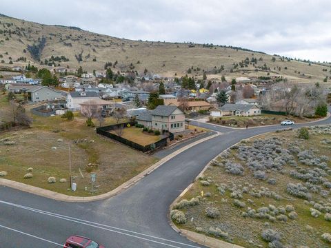 Tiny photo for 540 Crestdale Way, Klamath Falls, OR 97603 (MLS # 220213744)