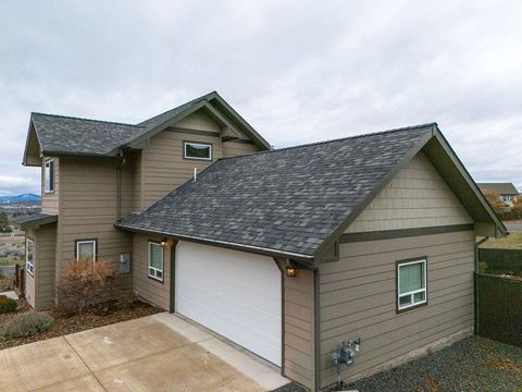 Tiny photo for 540 Crestdale Way, Klamath Falls, OR 97603 (MLS # 220213744)
