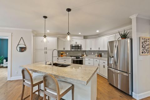Tiny photo for 61160 Hilmer Creek Drive, Bend, OR 97702 (MLS # 220210262)
