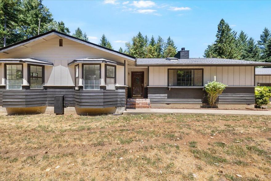 Charming 3 bed, 3 bath home on just over 5 acres in Cave Junction! Nestled on a peaceful street with a serene wooded setting, this property offers privacy and
space. Enjoy a spacious detached shop perfect for hobbies or storage. Inside, you'll find fresh interior and exterior paint, new flooring throughout, and a
brand-new roof. Stay cozy year-round with two woodstoves. Property is fully fenced with an automatic gate for added security and convenience. A perfect blend
of comfort, functionality, and natural beauty!