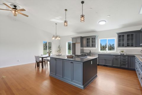 Tiny photo for 8905 NW Elizabeth Way, Prineville, OR 97754 (MLS # 220217301)