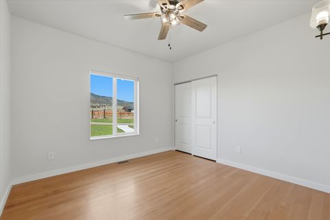 Tiny photo for 8905 NW Elizabeth Way, Prineville, OR 97754 (MLS # 220217301)