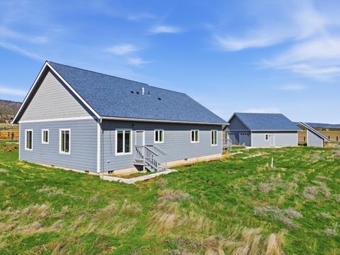 Tiny photo for 8905 NW Elizabeth Way, Prineville, OR 97754 (MLS # 220217301)