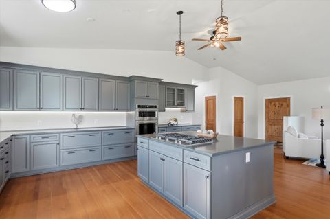 Tiny photo for 8905 NW Elizabeth Way, Prineville, OR 97754 (MLS # 220217301)