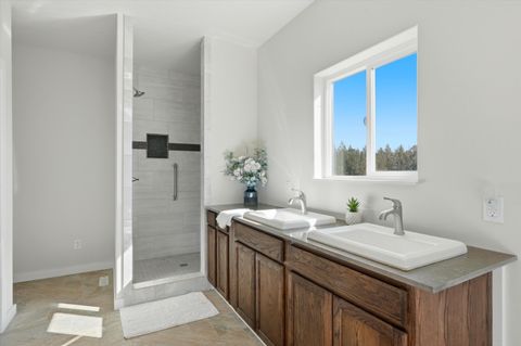 Tiny photo for 8905 NW Elizabeth Way, Prineville, OR 97754 (MLS # 220217301)