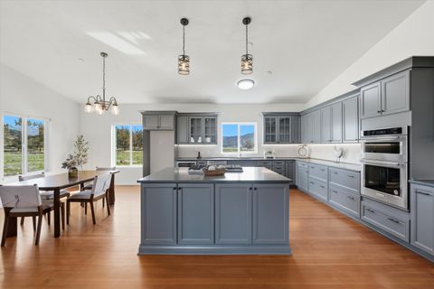 Tiny photo for 8905 NW Elizabeth Way, Prineville, OR 97754 (MLS # 220217301)