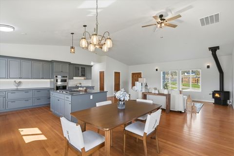 Tiny photo for 8905 NW Elizabeth Way, Prineville, OR 97754 (MLS # 220217301)