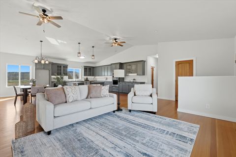 Tiny photo for 8905 NW Elizabeth Way, Prineville, OR 97754 (MLS # 220217301)