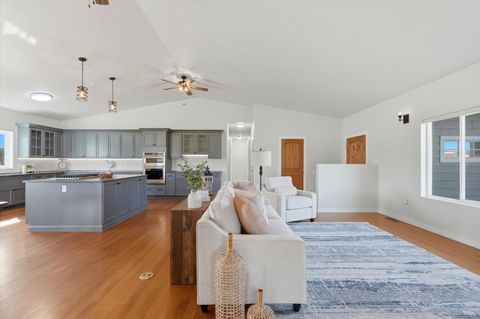 Tiny photo for 8905 NW Elizabeth Way, Prineville, OR 97754 (MLS # 220217301)