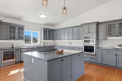 Tiny photo for 8905 NW Elizabeth Way, Prineville, OR 97754 (MLS # 220217301)