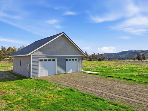 Tiny photo for 8905 NW Elizabeth Way, Prineville, OR 97754 (MLS # 220217301)
