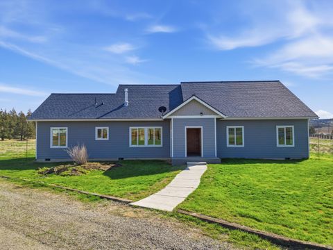 Photo of 8905 NW Elizabeth Way, Prineville, OR 97754 (MLS # 220217301)