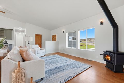 Tiny photo for 8905 NW Elizabeth Way, Prineville, OR 97754 (MLS # 220217301)