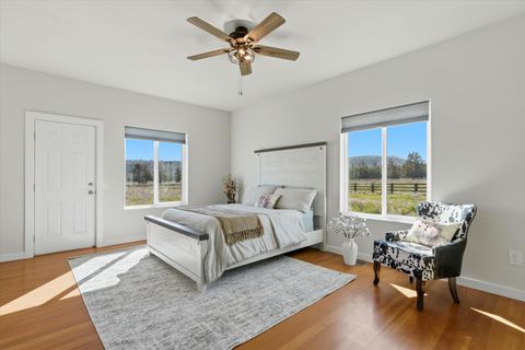 Tiny photo for 8905 NW Elizabeth Way, Prineville, OR 97754 (MLS # 220217301)