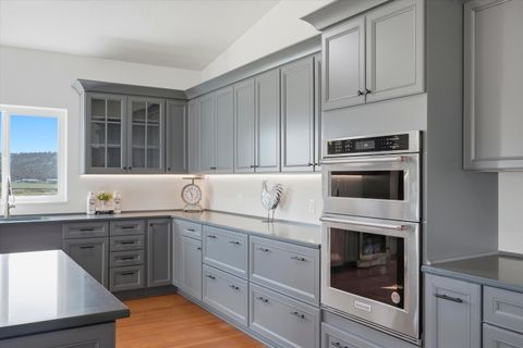 Tiny photo for 8905 NW Elizabeth Way, Prineville, OR 97754 (MLS # 220217301)