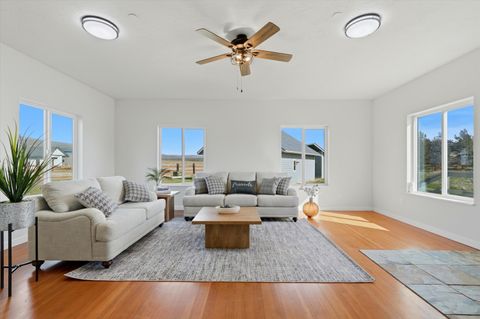 Tiny photo for 8905 NW Elizabeth Way, Prineville, OR 97754 (MLS # 220217301)