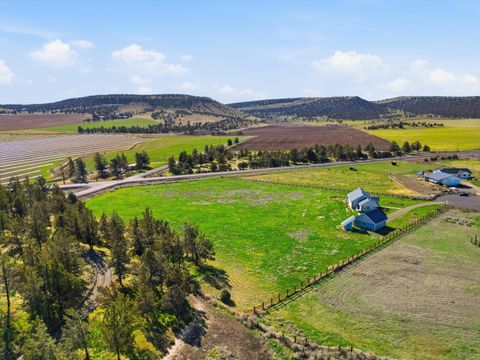 Tiny photo for 8905 NW Elizabeth Way, Prineville, OR 97754 (MLS # 220217301)