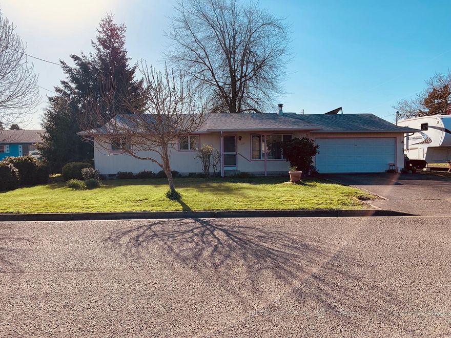 Great find in established Bethel/Danebo neighborhood. 3 bedrooms-1.5 baths.  RV parking along side of home-2 car garage.  With some updating this could be an amazing home transformed for your family. Walk to the store or catch the bus just down the street, enjoy all that the neighborhood has to offer.  Mini split for heating and AC-Solar recirculating water heater-newer vinyl windows-newer roof and gutters.  New gutters 2020 new water heater 2020.  Call your favorite Realtor to schedule a viewing. 
Short notice is OK