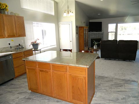 Tiny photo for 1017 Bismark Street, Klamath Falls, OR 97601 (MLS # 220217252)