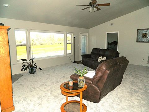 Tiny photo for 1017 Bismark Street, Klamath Falls, OR 97601 (MLS # 220217252)