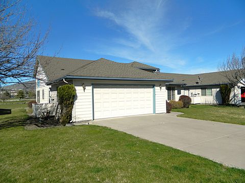 Photo of 1017 Bismark Street, Klamath Falls, OR 97601 (MLS # 220217252)